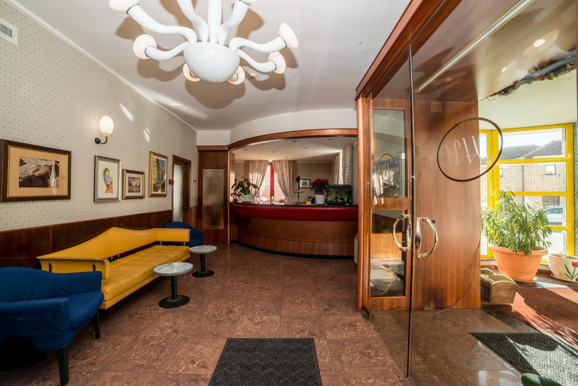 Victoria Hotel 3*